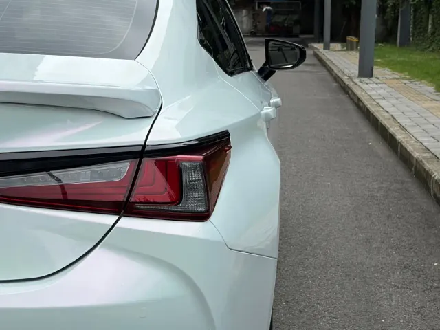 Lexus ES — Фото автомобиля 11
