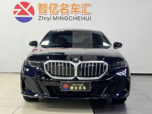 BMW 5 Series — Фото автомобиля 2