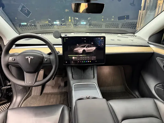 Tesla Model Y — Фото автомобиля 5