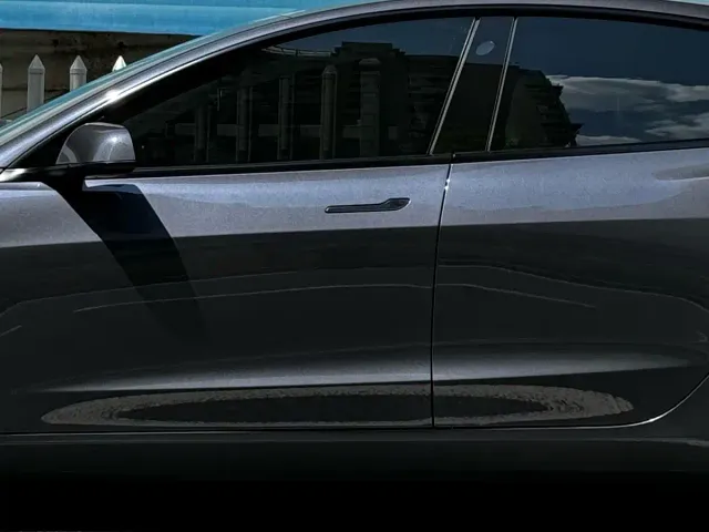 Tesla Model 3 — Фото автомобиля 10