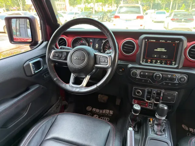 Jeep Wrangler — Фото автомобиля 11