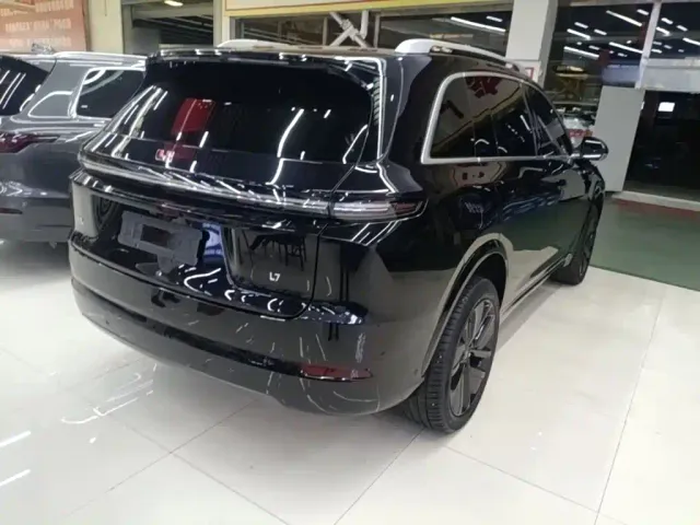 Li Auto L7 — Фото автомобиля 6