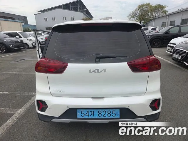 Kia Niro — Фото автомобиля 4