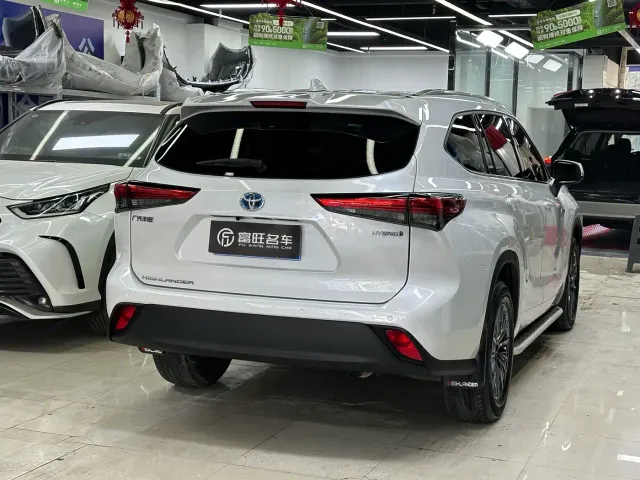 Toyota Highlander — Фото автомобиля 21