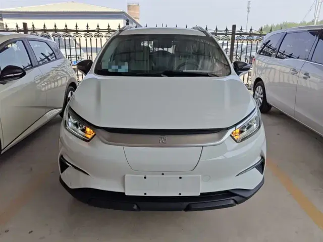 BYD Yuan Pro — Фото автомобиля 2