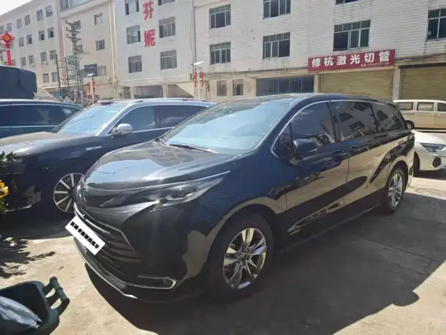 Фотография автомобиля — Toyota Sienna