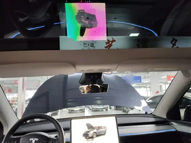 Tesla Model Y — Фото автомобиля 17