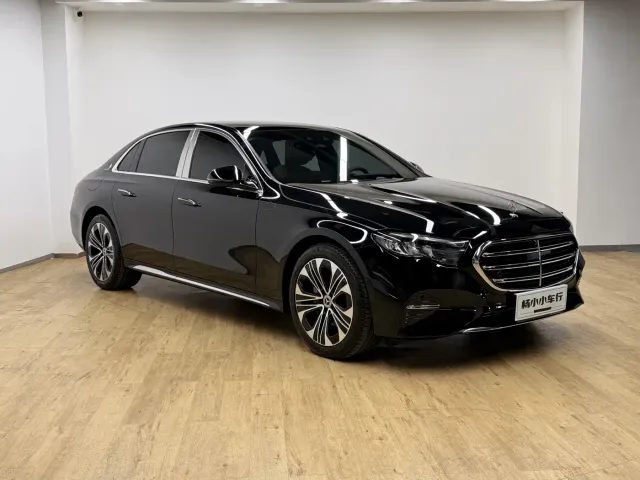 Mercedes-Benz E-Class — Фото автомобиля 3