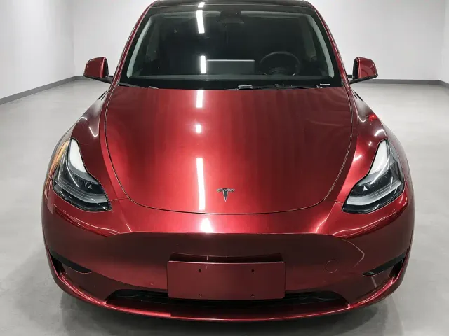 Tesla Model Y — Фото автомобиля 2