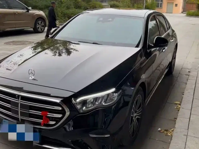 Фотография автомобиля — Mercedes-Benz E-Class