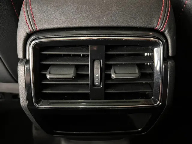 Skoda Karoq — Фото автомобиля 19