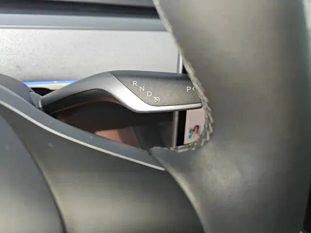 Tesla Model Y — Фото автомобиля 13