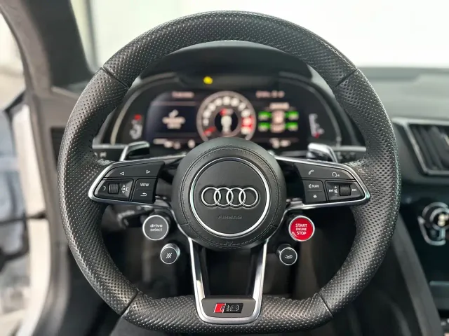 Audi R8 — Фото автомобиля 9