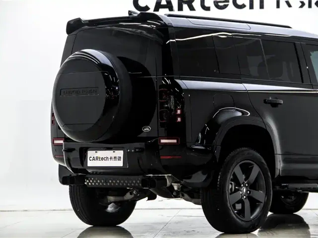 Land Rover Defender — Фото автомобиля 9