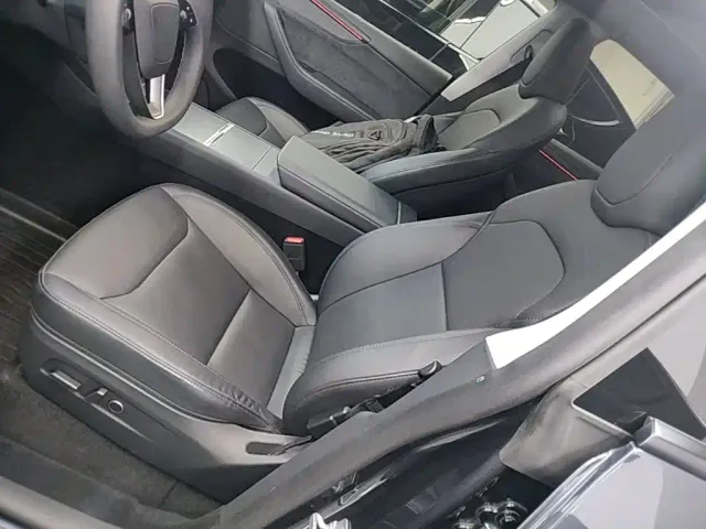 Tesla Model Y — Фото автомобиля 14