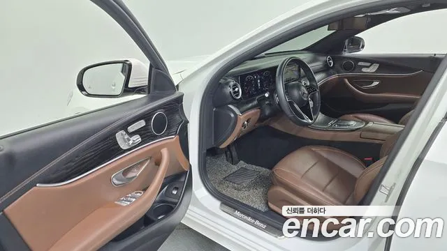 Mercedes-Benz E-Class — Фото автомобиля 8