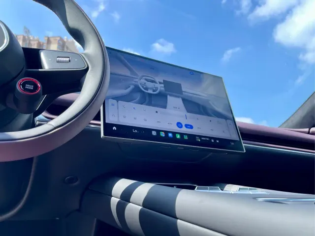 Xiaomi SU7 — Фото автомобиля 15