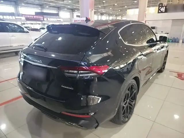 Maserati Levante — Фото автомобиля 6