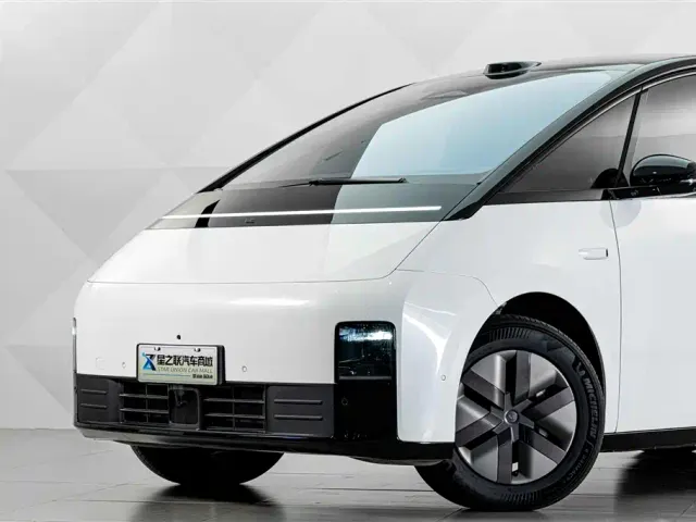 Li Auto MEGA — Фото автомобиля 3