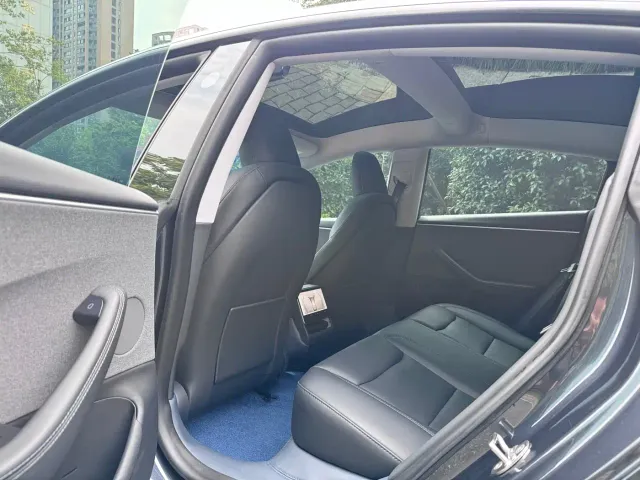 Tesla Model 3 — Фото автомобиля 9
