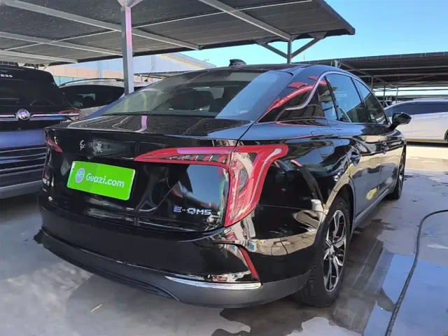 Hongqi E-QM5 — Фото автомобиля 6