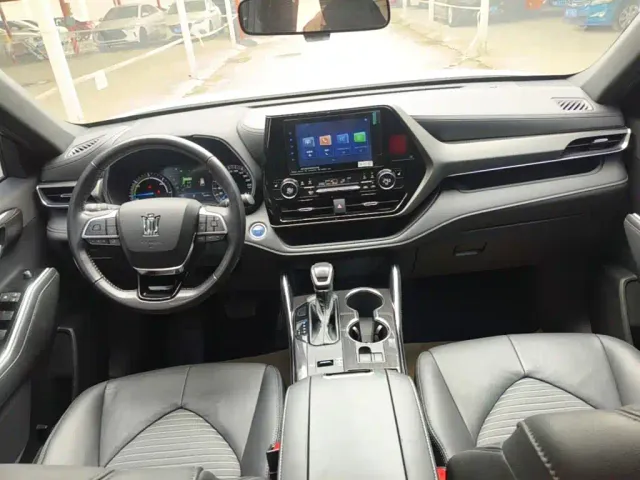 Toyota Crown Kluger 2021 2.5L HEV 4WD Luxury — Фото автомобиля 9