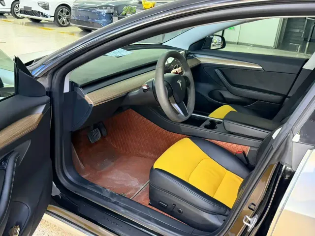 Tesla Model 3 — Фото автомобиля 5