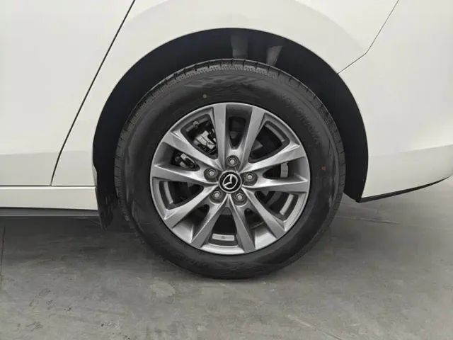 Mazda Axela — Фото автомобиля 9