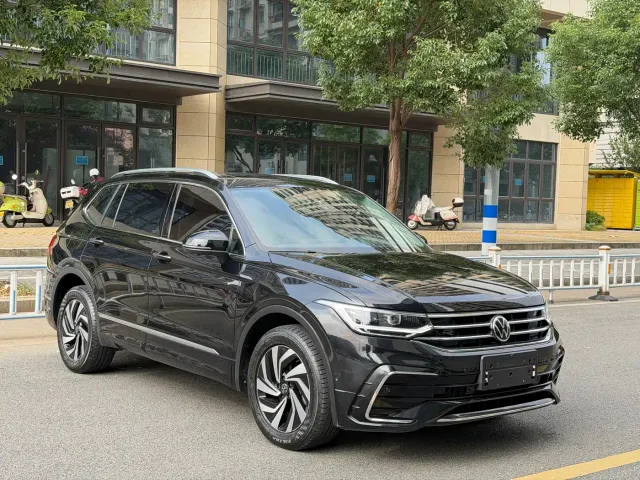 Volkswagen Tiguan L — Фото автомобиля 3