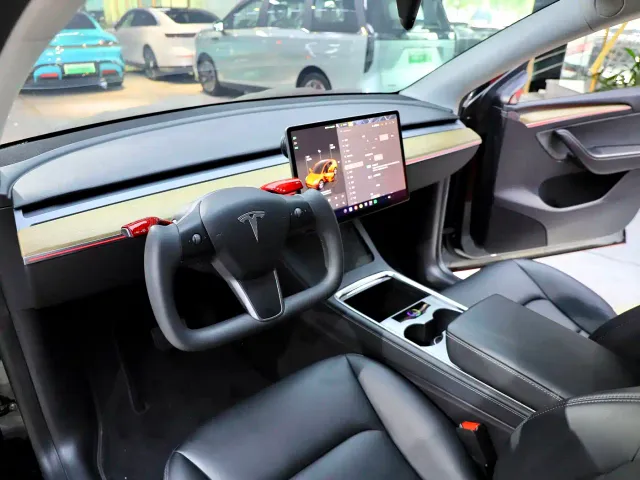 Tesla Model Y — Фото автомобиля 7