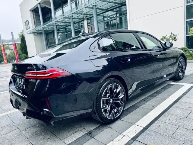BMW 5 Series — Фото автомобиля 5