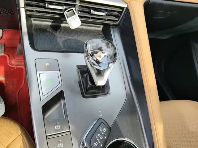 Roewe RX5 — Фото автомобиля 13