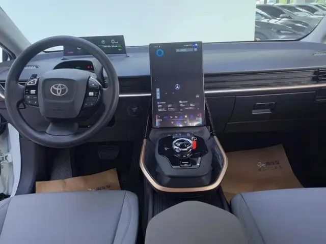 Toyota bZ3 — Фото автомобиля 12