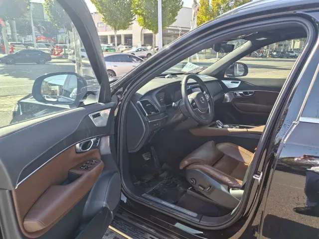 Volvo XC90 — Фото автомобиля 4