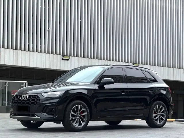 Фотография автомобиля — Audi Q5L