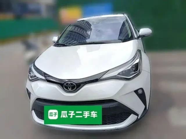 Toyota C-HR — Фото автомобиля 2