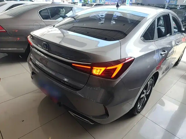 Changan Eado — Фото автомобиля 6