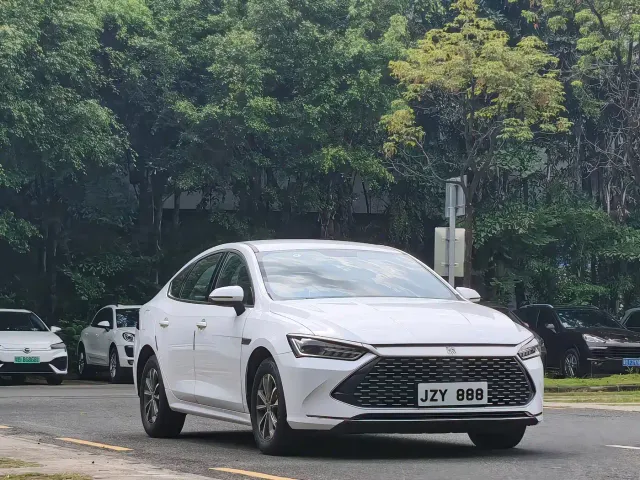 BYD Qin PLUS — Фото автомобиля 3