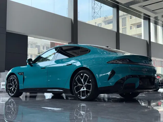 Xiaomi SU7 — Фото автомобиля 10