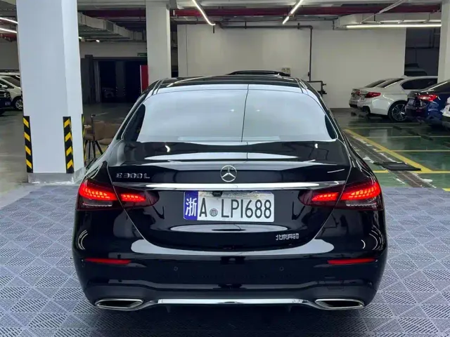 Mercedes-Benz E-Class — Фото автомобиля 5