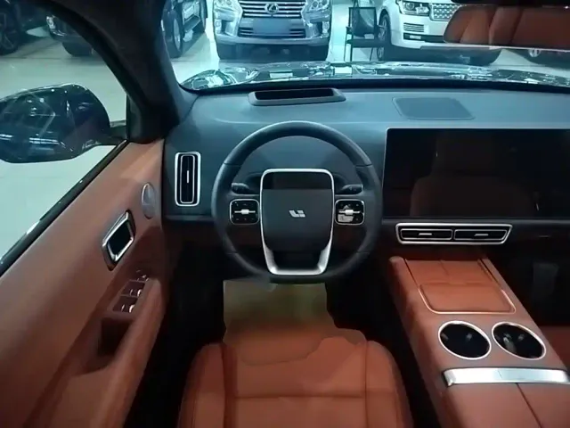 Li Auto L6 — Фото автомобиля 10