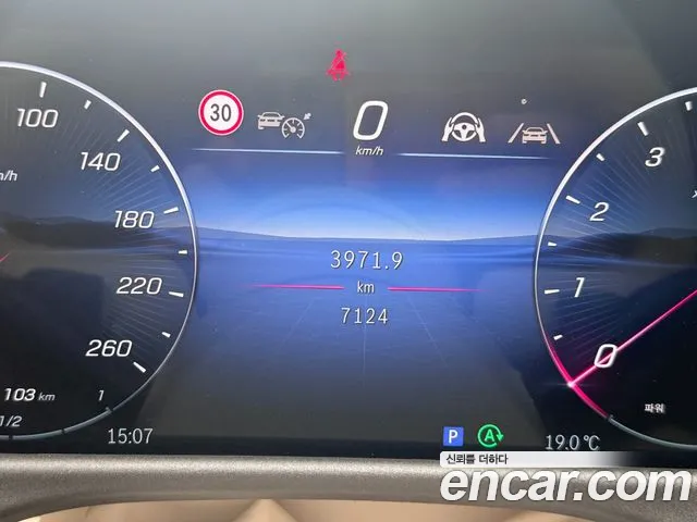 Mercedes-Benz E-Class — Фото автомобиля 8