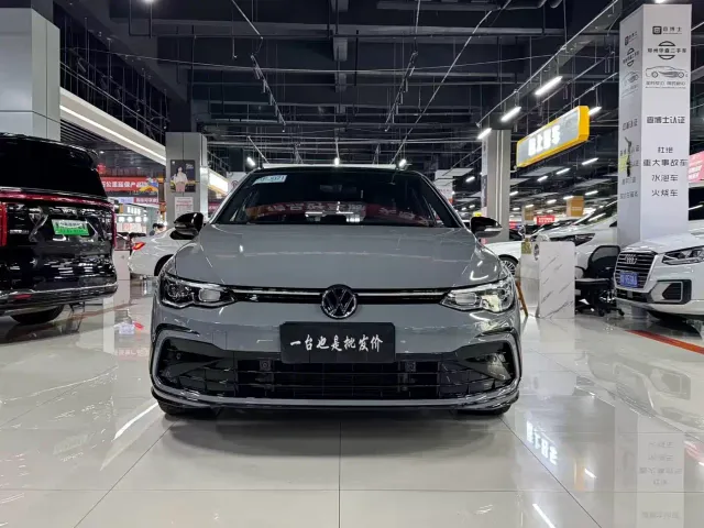 Volkswagen Golf — Фото автомобиля 2