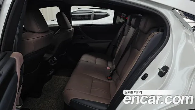 Lexus ES — Фото автомобиля 22