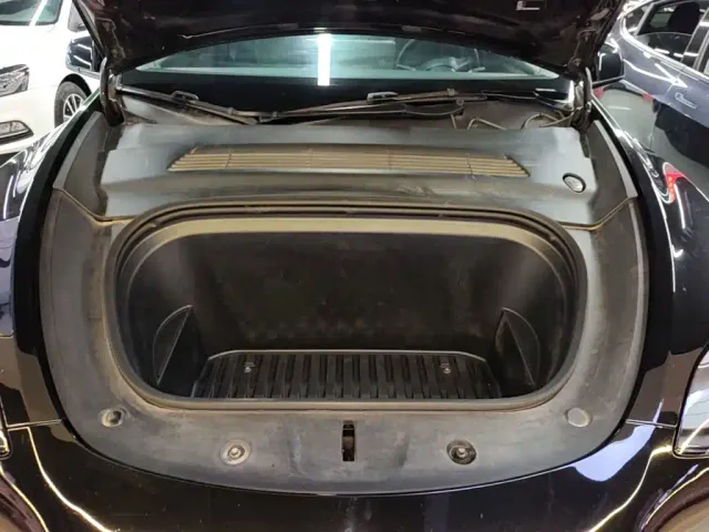 Tesla Model Y — Фото автомобиля 19