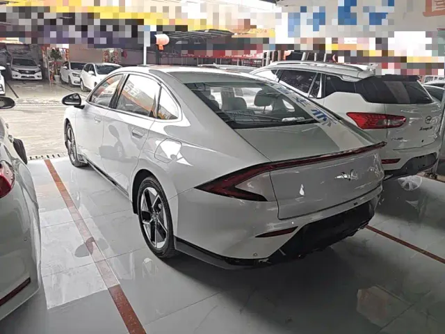 Wuling Starlight — Фото автомобиля 4