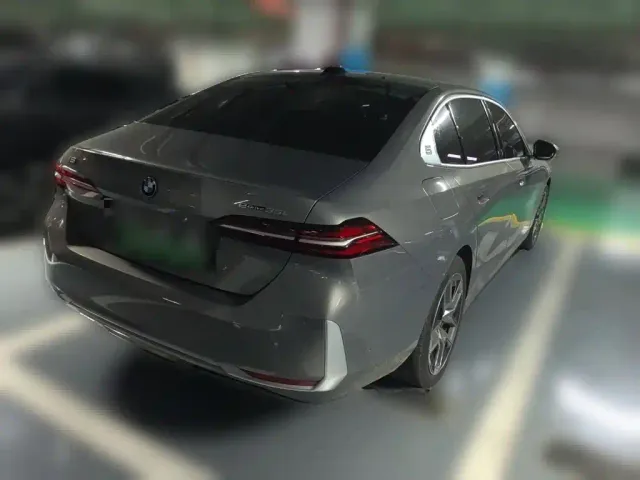 BMW i5 — Фото автомобиля 4