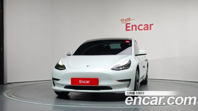 Tesla Model 3 — Фото автомобиля 3