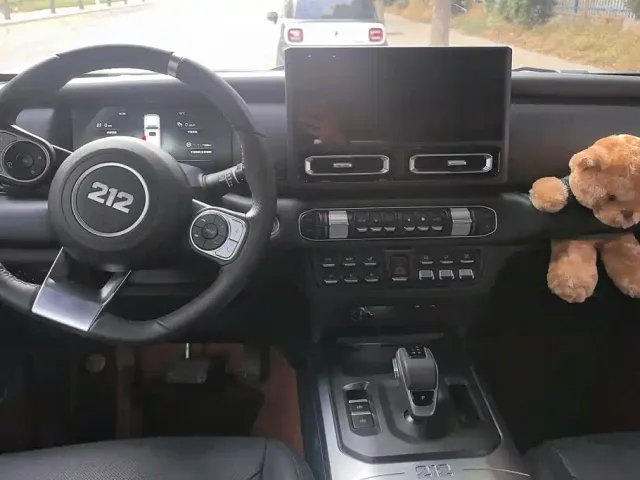212 T01 — Фото автомобиля 12