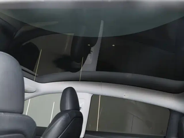 Tesla Model Y — Фото автомобиля 21